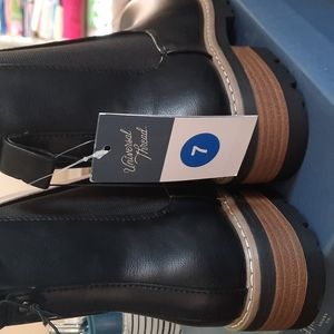 Universal thread boots. Size 7 women's